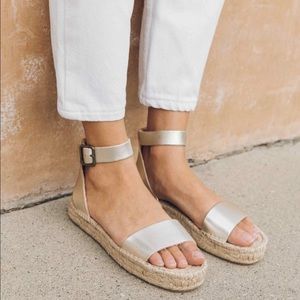 Soludos Cadiz Sandal in Platinum Size US 9
